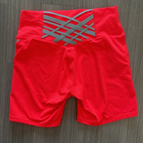 Fabletics High Rise Short - Picture 2 of 4
